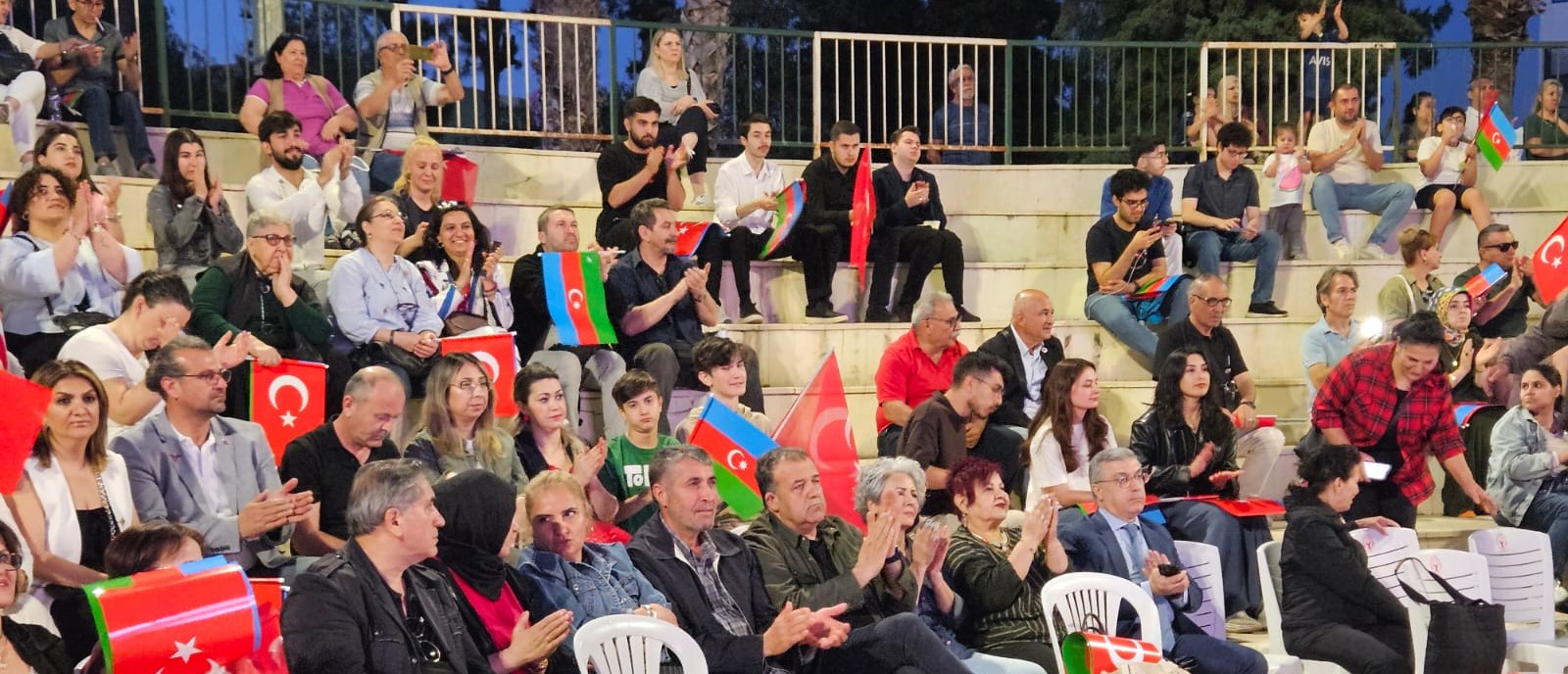 İzmir şəhərində 28 May – Müstəqillik Günü münasibətilə konsert təşkil olunub (FOTO)