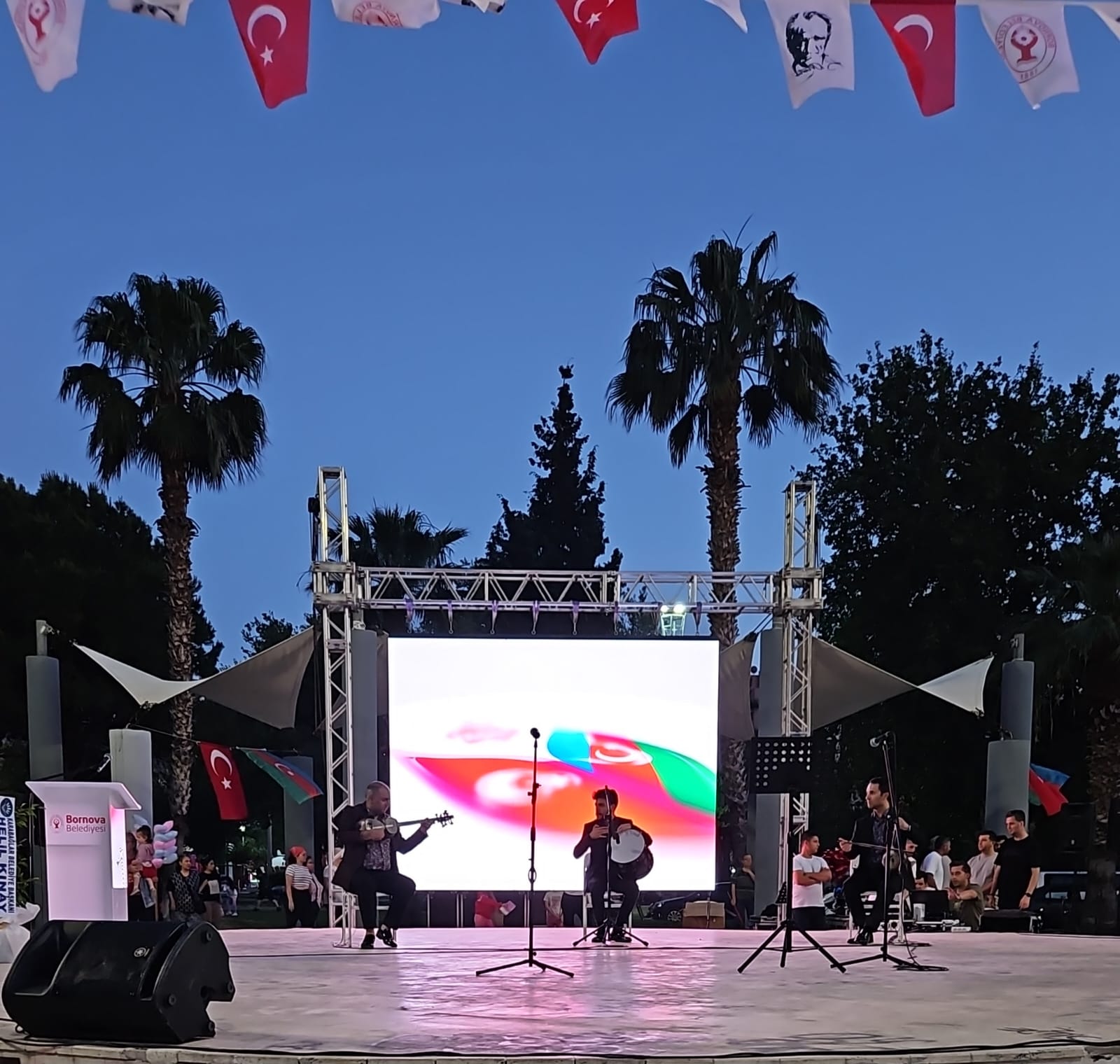 İzmir şəhərində 28 May – Müstəqillik Günü münasibətilə konsert təşkil olunub (FOTO)