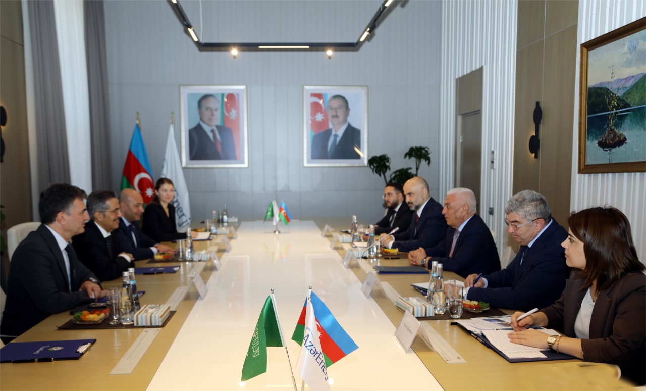 “AzərEnerji” və  “ACWA Power” şirkətləri arasında müzakirələr aparılıb