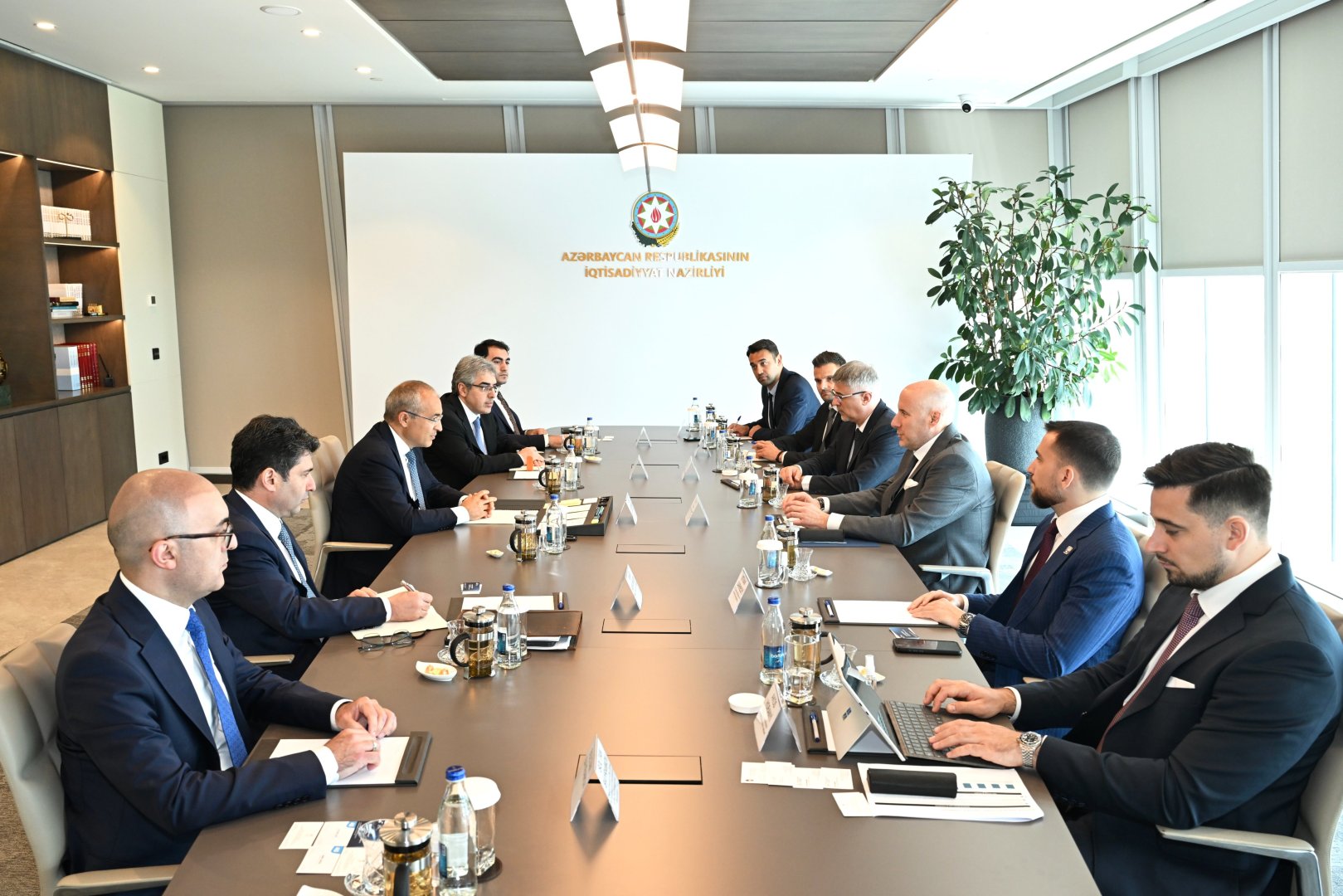 Azərbaycan Macarıstan ilə nəqliyyat-tranzit əməkdaşlığının genişləndirilməsini müzakirə edib (FOTO)