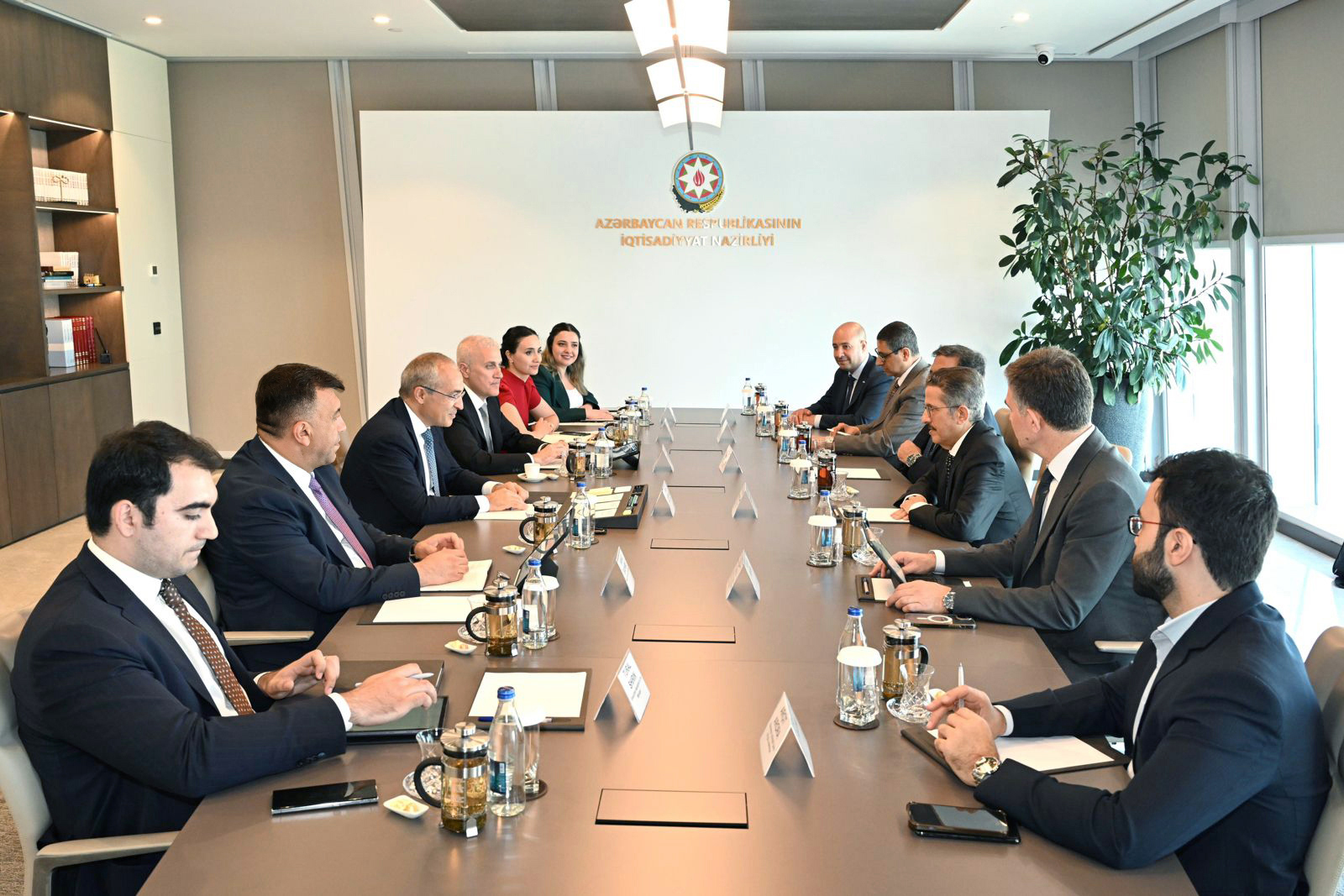 Azərbaycan “ACWA Power” şirkəti ilə qlobal enerji gündəliyinin prioritetlərini müzakirə edib (FOTO)