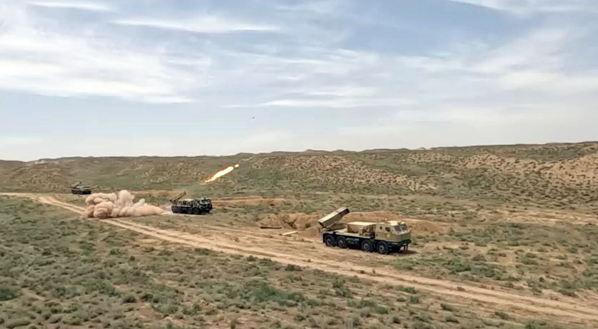 Raket-artilleriya batareyalarının döyüş atışlı taktiki təlimləri keçirilib