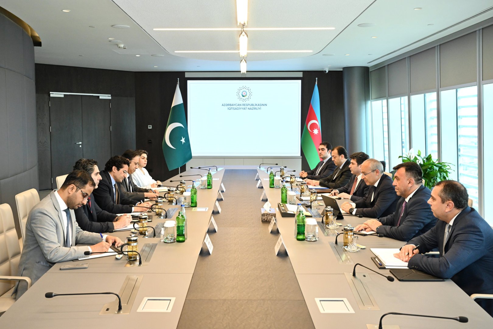 Azərbaycan Pakistan ilə yaşıl enerji sahəsində işbirliyi imkanlarını müzakirə edib (FOTO)