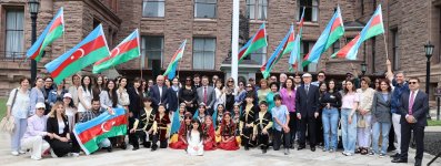 Bayrağımız Kanadanın Ontario Qanunvericilik Assambleyasının önündə ucaldılıb (FOTO)