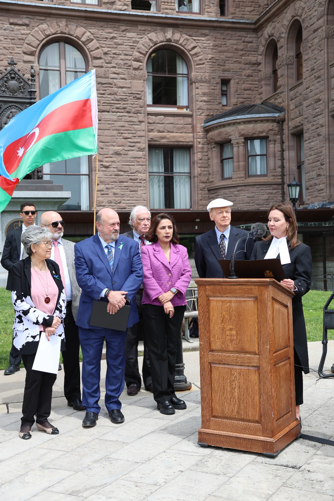 Bayrağımız Kanadanın Ontario Qanunvericilik Assambleyasının önündə ucaldılıb (FOTO)
