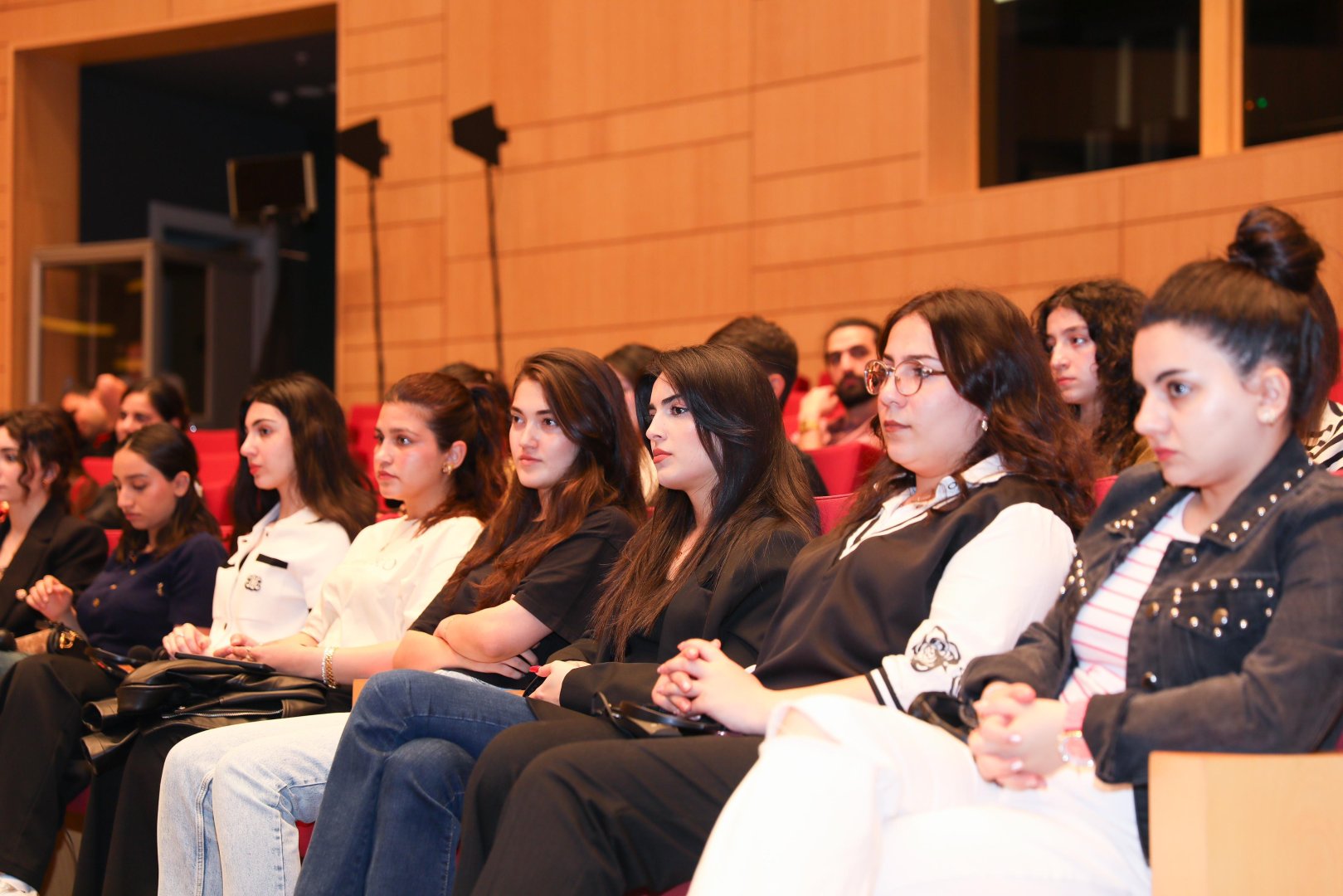 Ümumdünya Qida Təhlükəsizliyi Günü ilə bağlı beynəlxalq tədbir keçirilib (FOTO)
