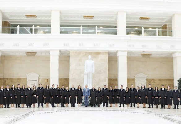 Yeni təyin olunmuş hakimlər Ali Məhkəmədə and içiblər (FOTO)