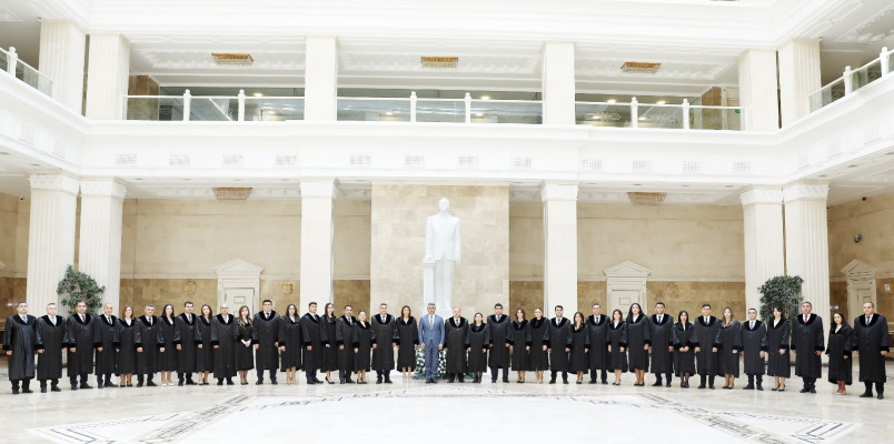 Yeni təyin olunmuş hakimlər Ali Məhkəmədə and içiblər (FOTO)