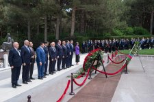 Azərbaycan Dövlət Su Ehtiyatları Agentliyinin sədri və kollektivi Fəxri xiyabanı ziyarət ediblər (FOTO)