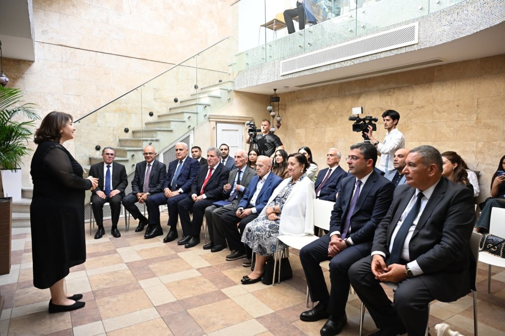 “150 ilin söhbəti” kitabı işıq üzü görüb (FOTO)