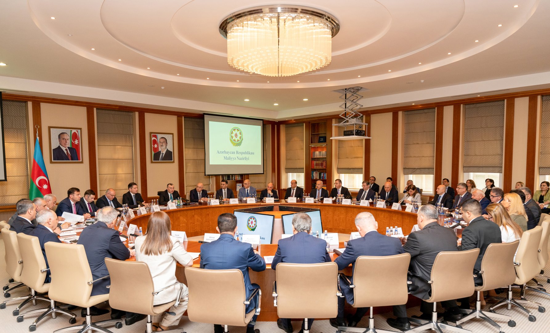 Maliyyə Nazirliyində kollegiya iclası keçirilib (FOTO)