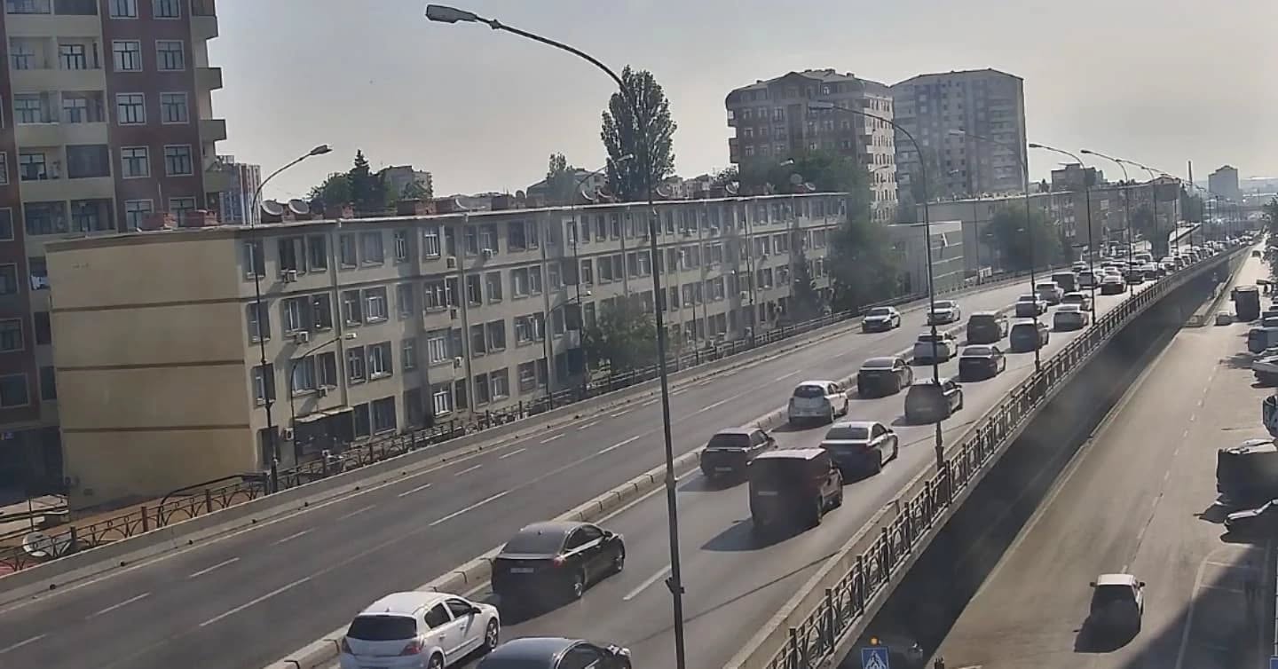 Sürücülərin NƏZƏRİNƏ: Paytaxtın bir sıra yollarında tıxac var - SİYAHI (FOTO)