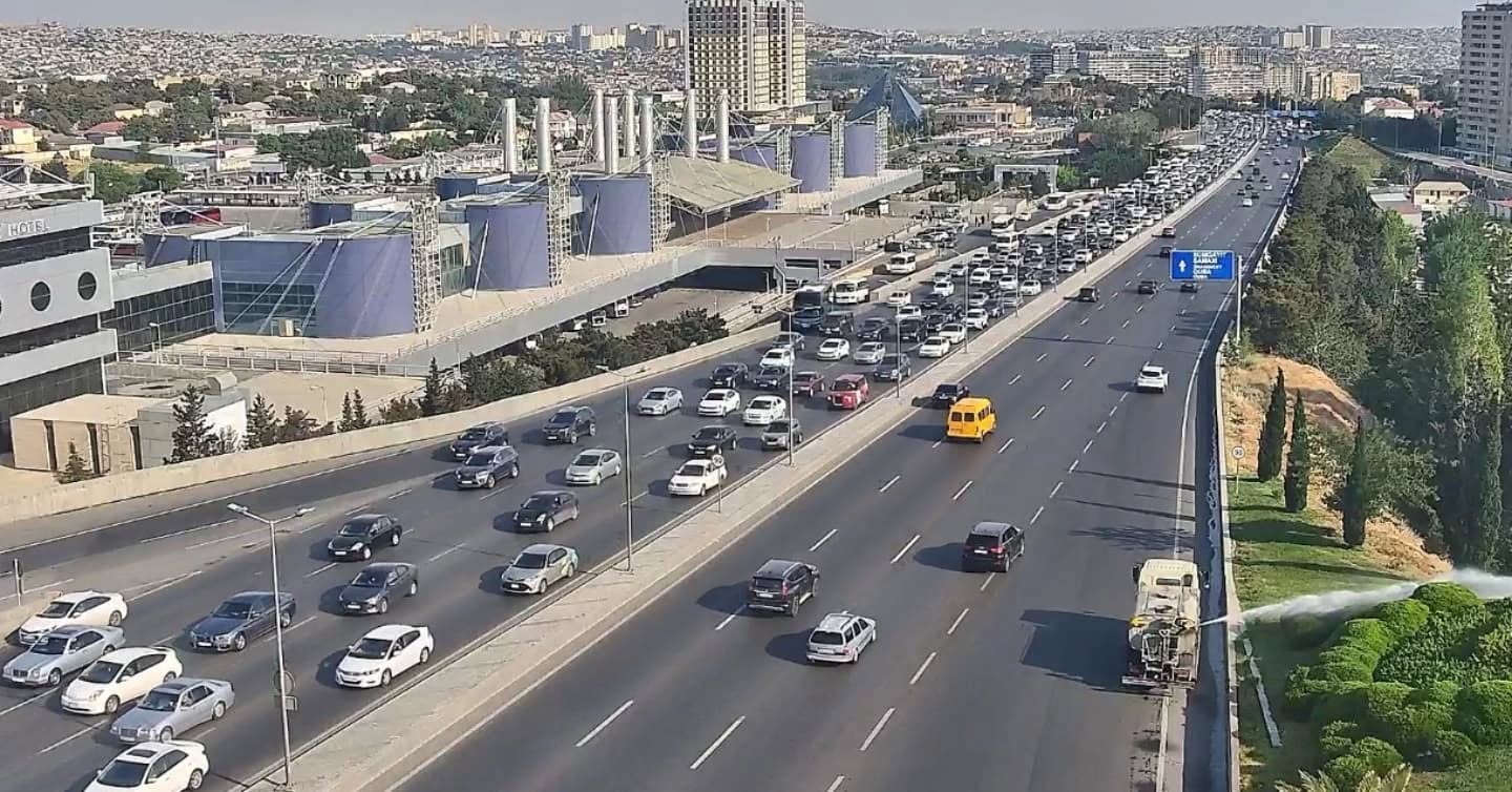Sürücülərin NƏZƏRİNƏ: Paytaxtın bir sıra yollarında tıxac var - SİYAHI (FOTO)
