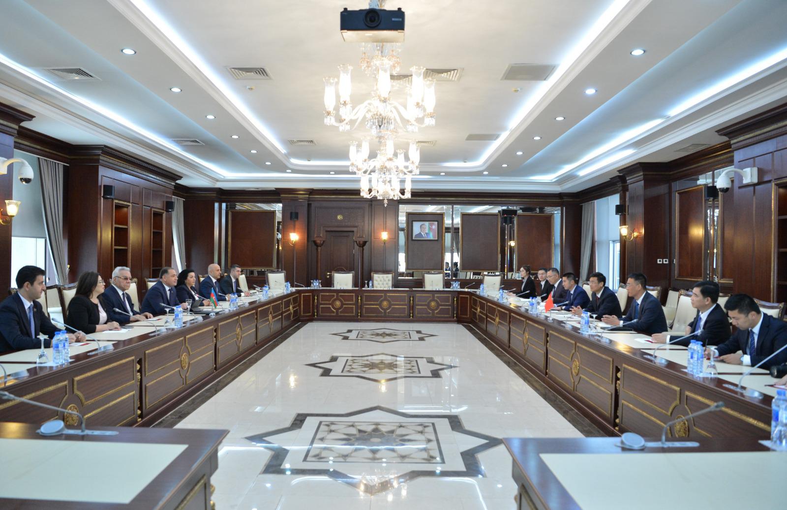 Azərbaycan və Çinin Orta Dəhlizin reallaşması çərçivəsində birgə səyləri müzakirə edib (FOTO)
