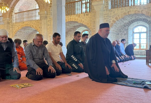 Şuşada bayram namazı qılınıb