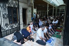 Əjdərbəy məscidində bayram namazı qılınıb (FOTO)