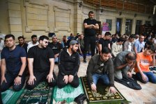 Əjdərbəy məscidində bayram namazı qılınıb (FOTO)
