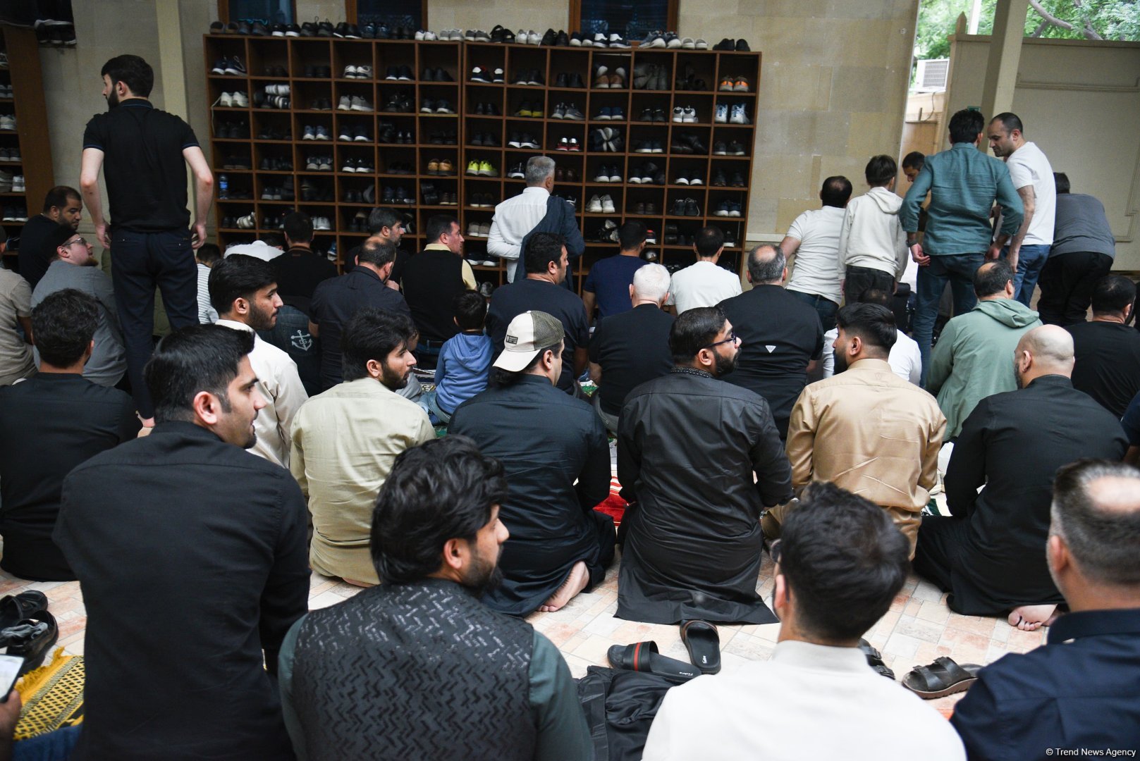 Əjdərbəy məscidində bayram namazı qılınıb (FOTO)