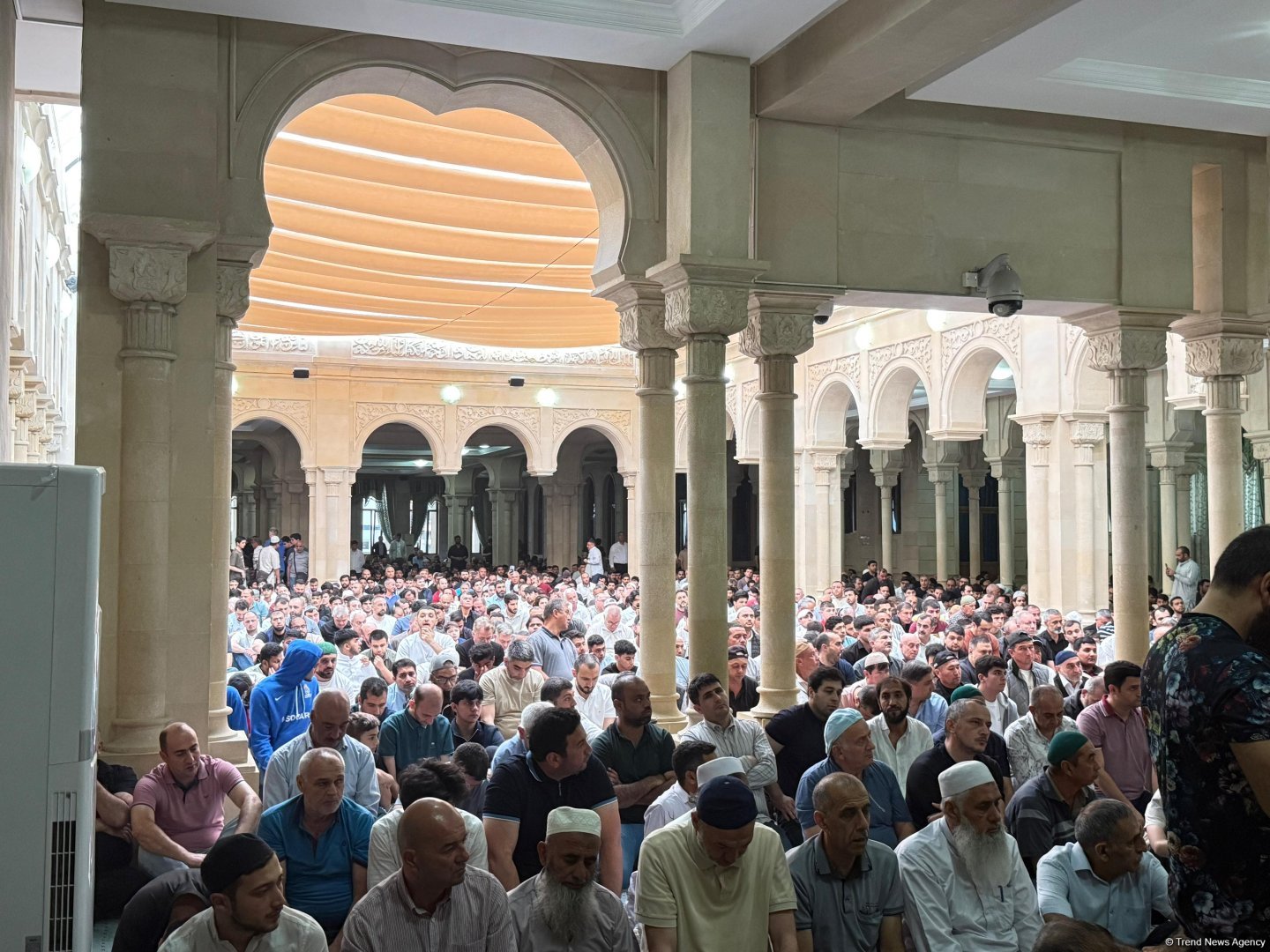 Əjdərbəy məscidində bayram namazı qılınıb (FOTO)