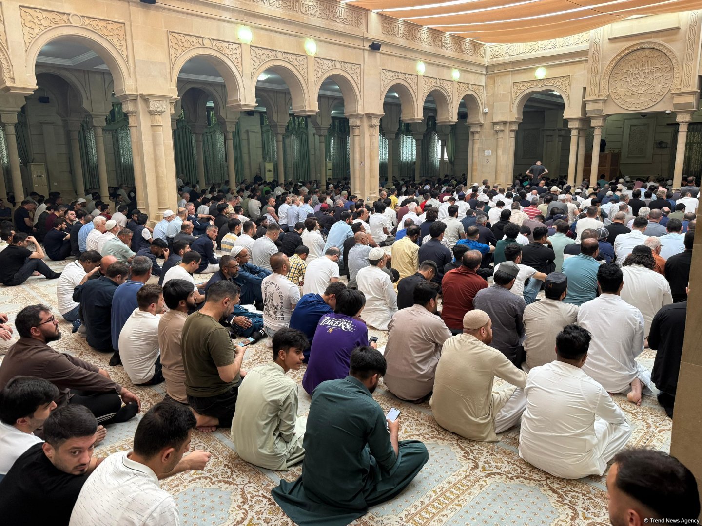 Əjdərbəy məscidində bayram namazı qılınıb (FOTO)