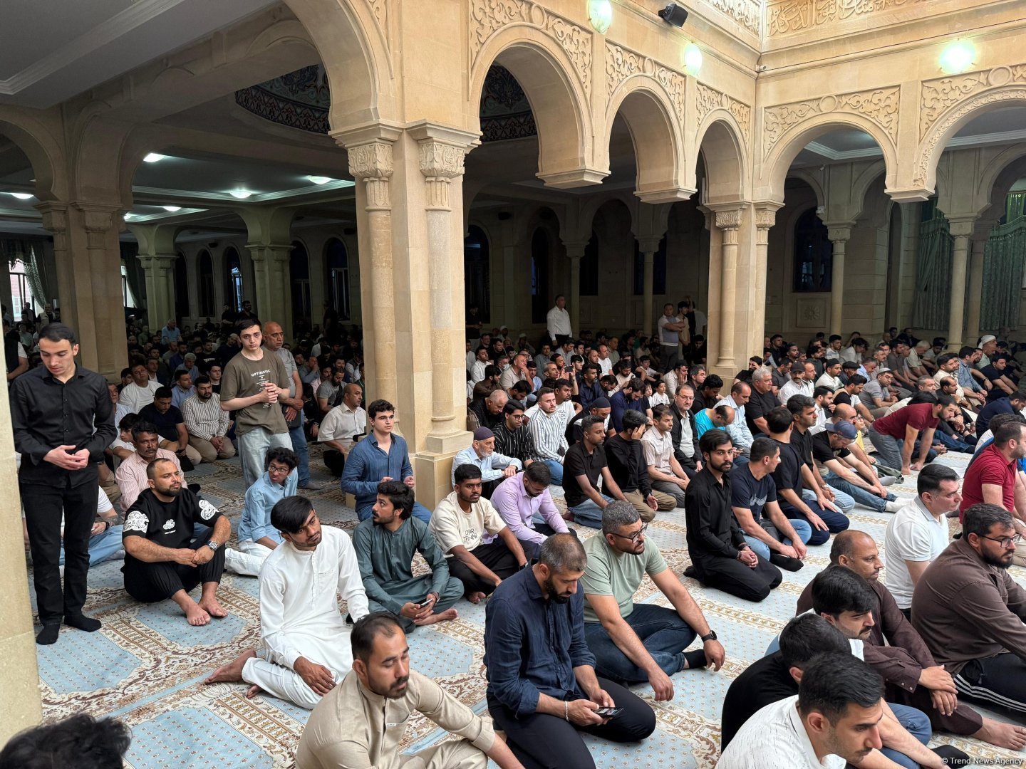 Əjdərbəy məscidində bayram namazı qılınıb (FOTO)