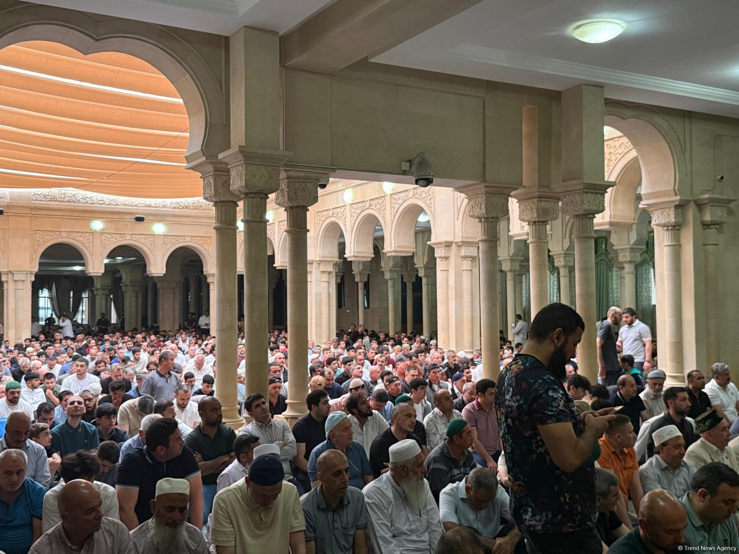 Əjdərbəy məscidində bayram namazı qılınıb (FOTO)
