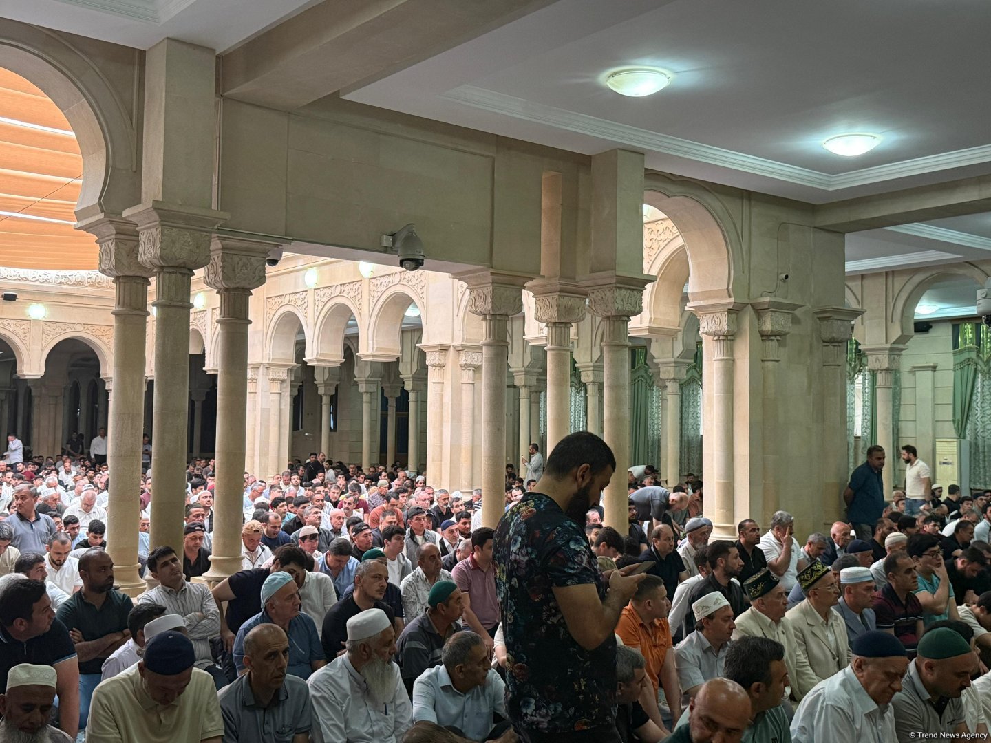 Əjdərbəy məscidində bayram namazı qılınıb (FOTO)