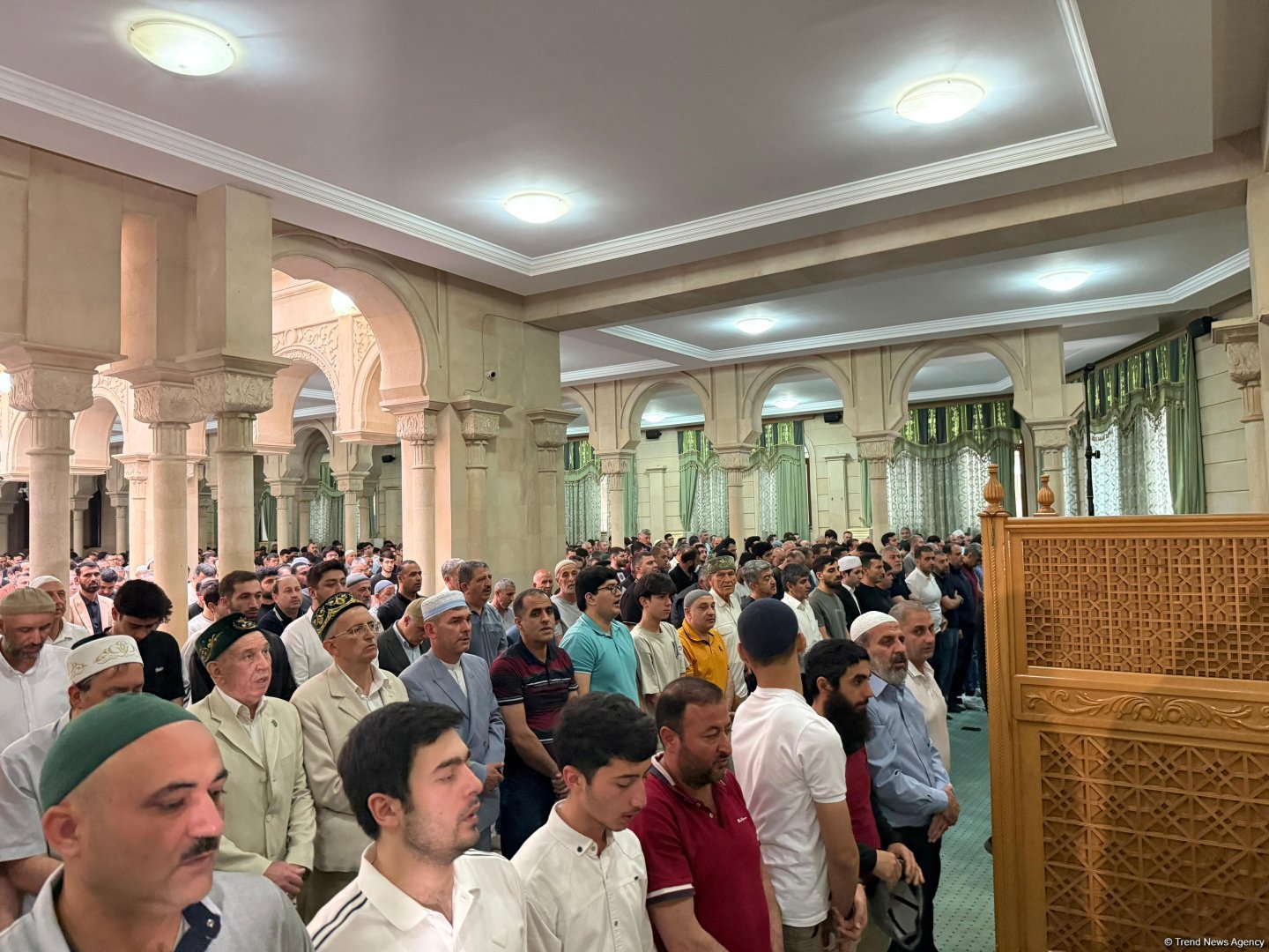 Əjdərbəy məscidində bayram namazı qılınıb (FOTO)
