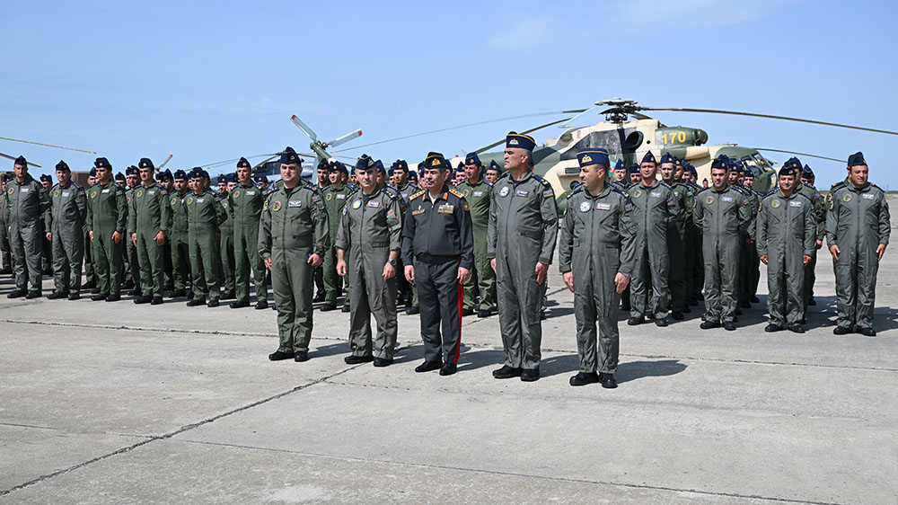 Müdafiə Nazirliyinin rəhbərliyi şəxsi heyətlə görüşüb (FOTO)