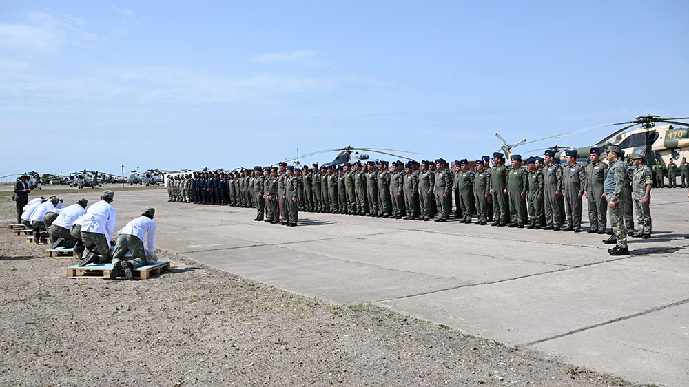 Müdafiə Nazirliyinin rəhbərliyi şəxsi heyətlə görüşüb (FOTO)