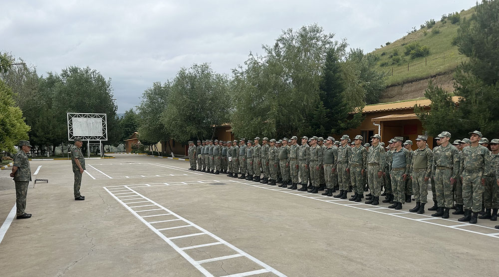 Müdafiə Nazirliyinin rəhbərliyi şəxsi heyətlə görüşüb (FOTO)