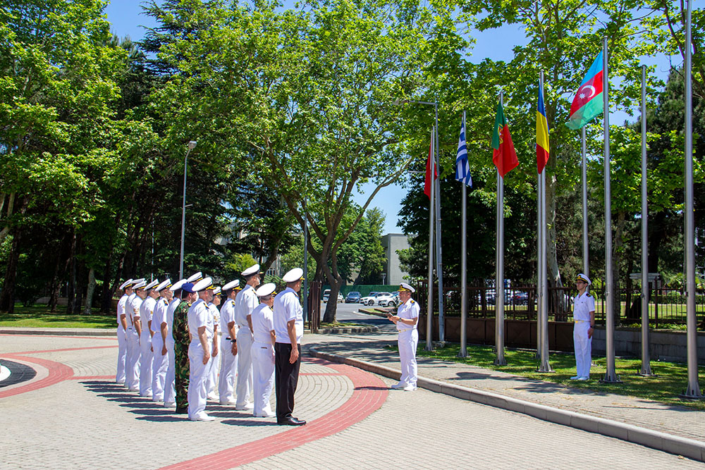 NATO-ya məxsus mərkəzdə Azərbaycan bayrağı qaldırıldı (FOTO)
