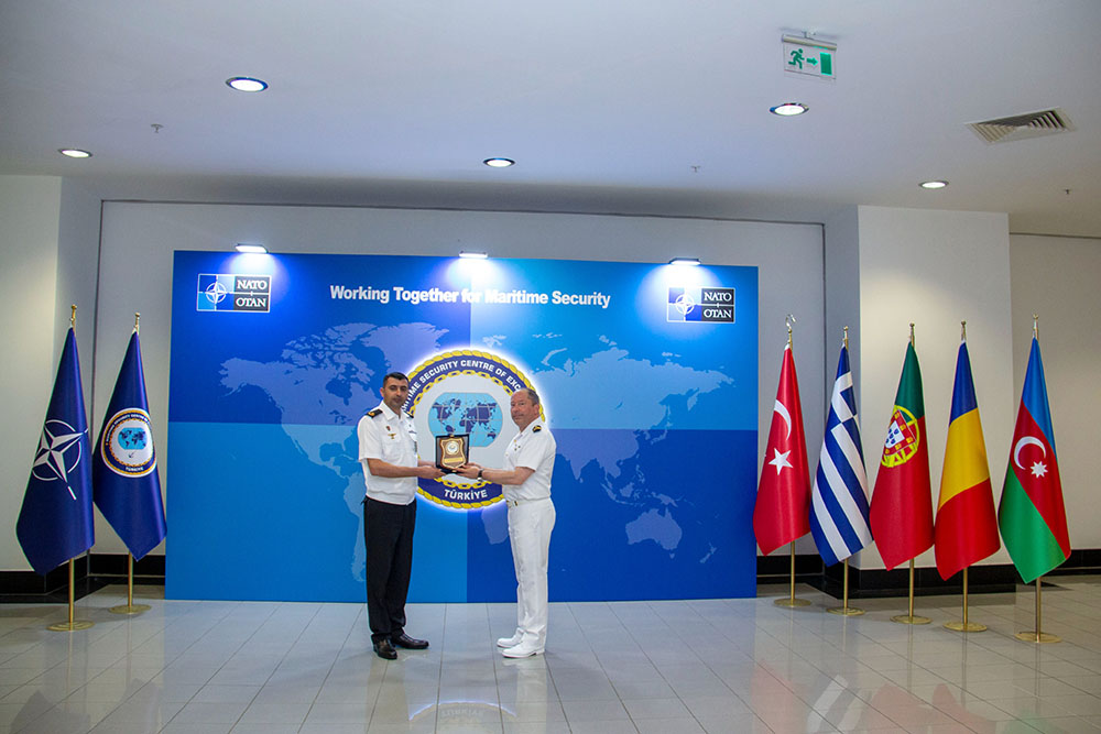NATO-ya məxsus mərkəzdə Azərbaycan bayrağı qaldırıldı (FOTO)