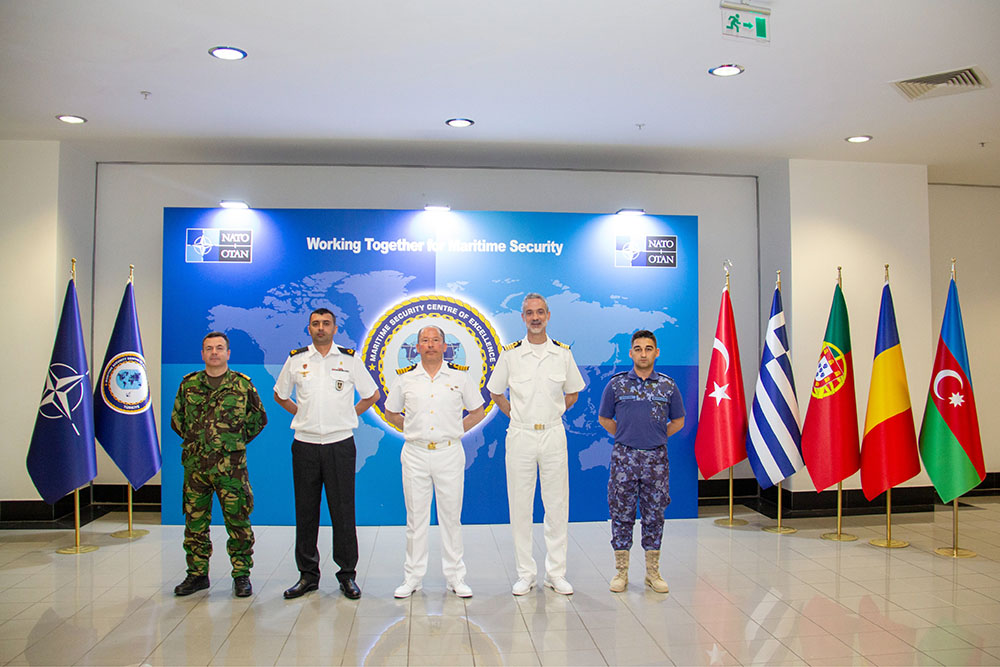 NATO-ya məxsus mərkəzdə Azərbaycan bayrağı qaldırıldı (FOTO)