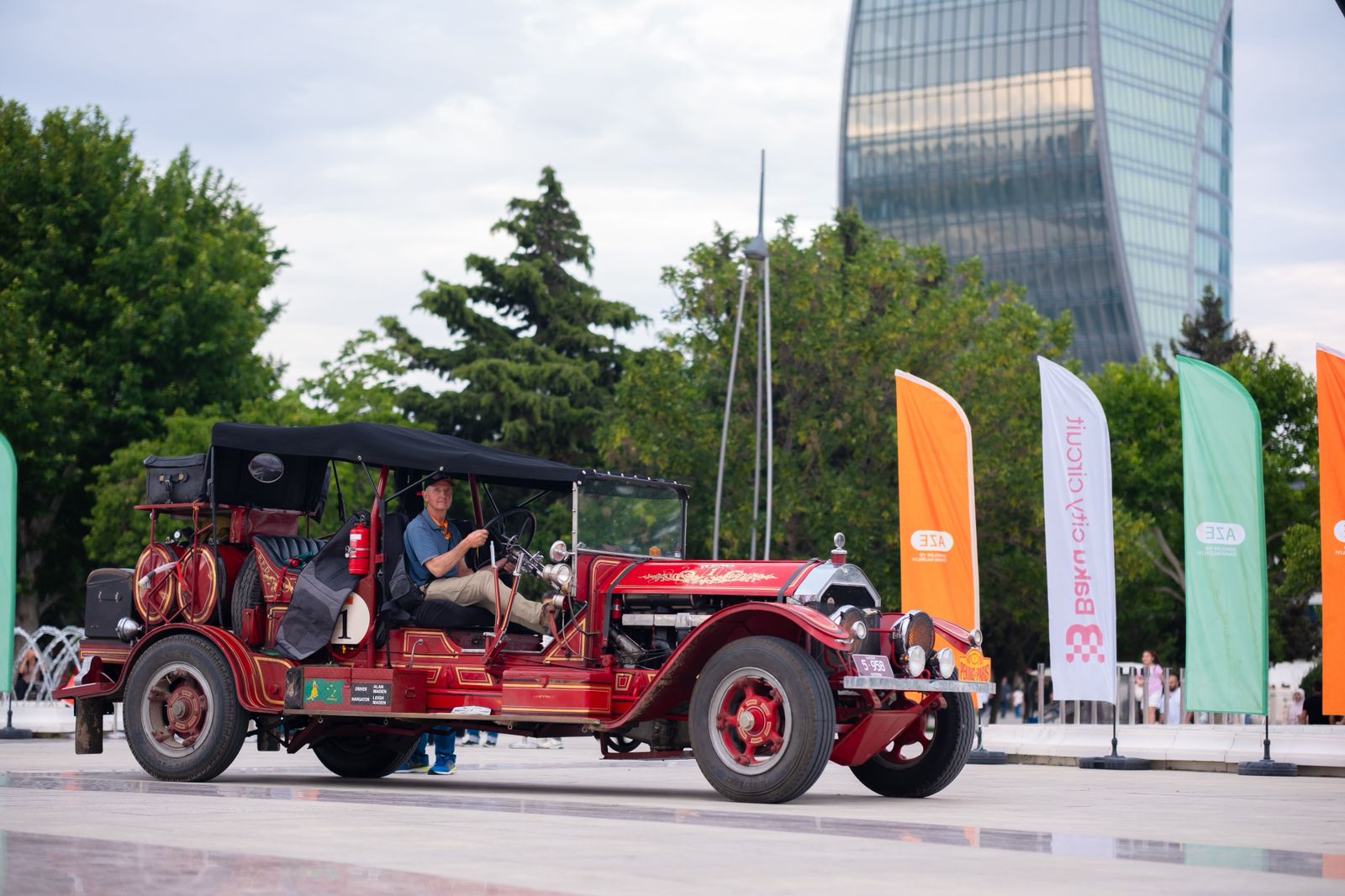 Əfsanəvi “Peking to Paris Motors Challenge” avtomobil yarışı yenidən Azərbaycandan keçir (FOTO)