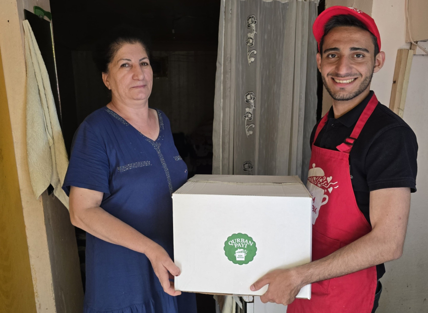Heydər Əliyev Fondunun vitse-prezidenti Leyla Əliyevanın təşəbbüsü ilə növbəti qurban payları ailələrə təqdim olunub (FOTO)