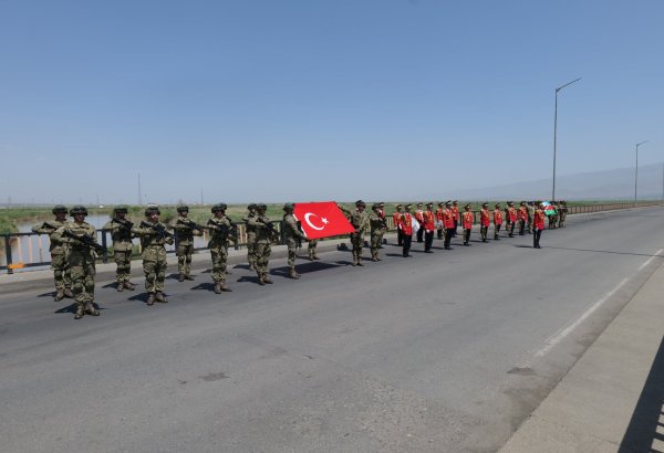 Türkiyə hərbçiləri təlimdə iştirak etmək üçün Azərbaycana yola düşüblər (FOTO)