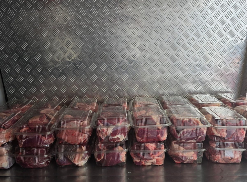 Heydər Əliyev Fondunun vitse-prezidenti Leyla Əliyevanın təşəbbüsü ilə aztəminatlı ailələrə qurban payları çatdırılıb (FOTO)