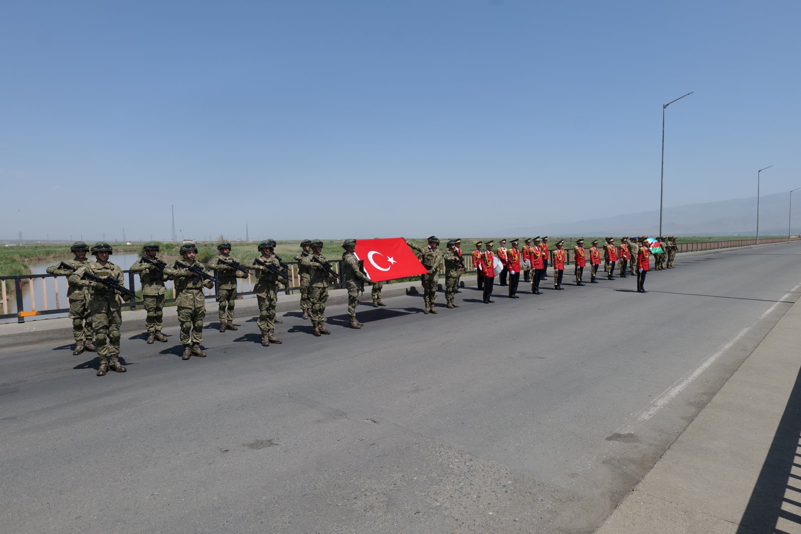 Türkiyə hərbçiləri təlimdə iştirak etmək üçün Azərbaycana yola düşüblər (FOTO)