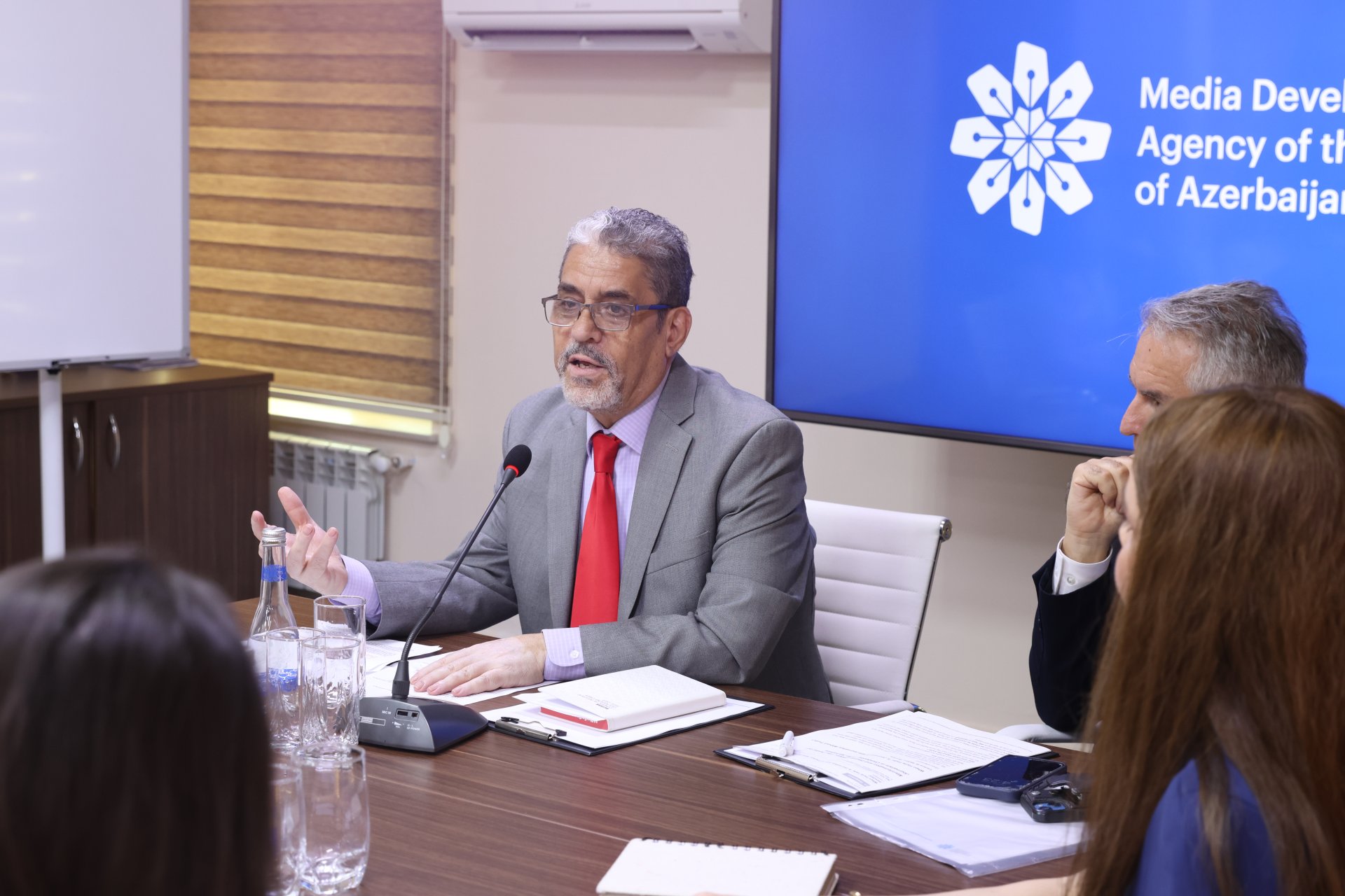 “Saxta xəbər və dezinformasiyaya qarşı mübarizədə jurnalistikanın gücü” mövzusunda təlim keçirilib (FOTO)