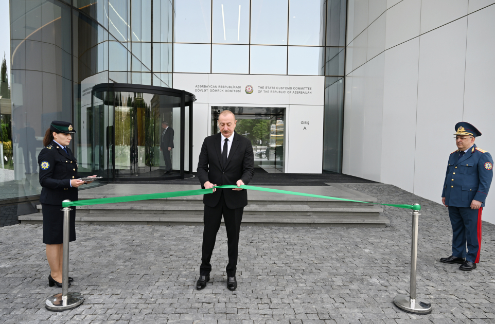 Prezident İlham Əliyev Dövlət Gömrük Komitəsinin yeni inzibati binasının açılışında iştirak edib (FOTO/VİDEO)