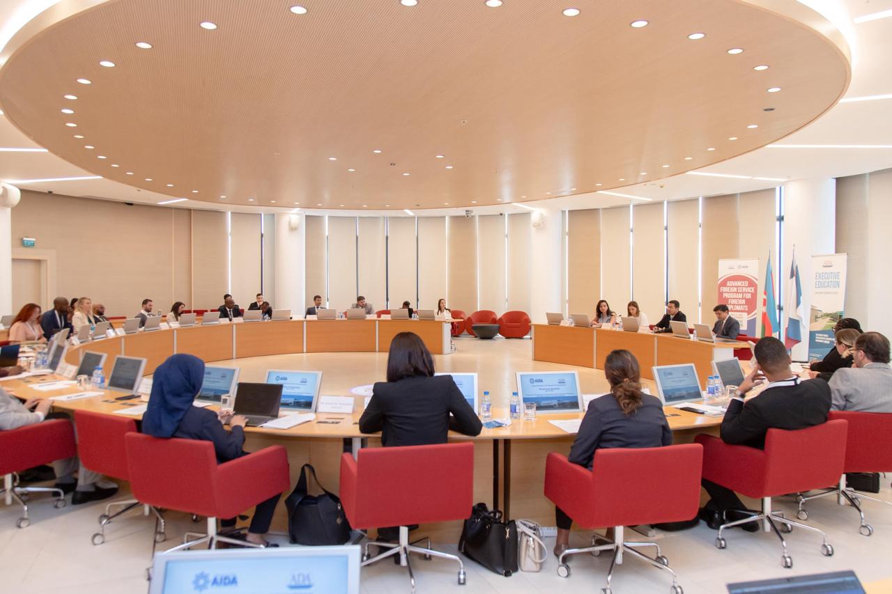Xarici diplomatlar üçün təlim proqramına start verilib (FOTO)