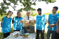 Heydər Əliyev Fondunun vitse-prezidenti Leyla Əliyevanın təşəbbüsü ilə Xızı rayonunda keçirilən “Gənc arıçı” layihəsinin təlim mərhələsi yekunlaşıb (FOTO)