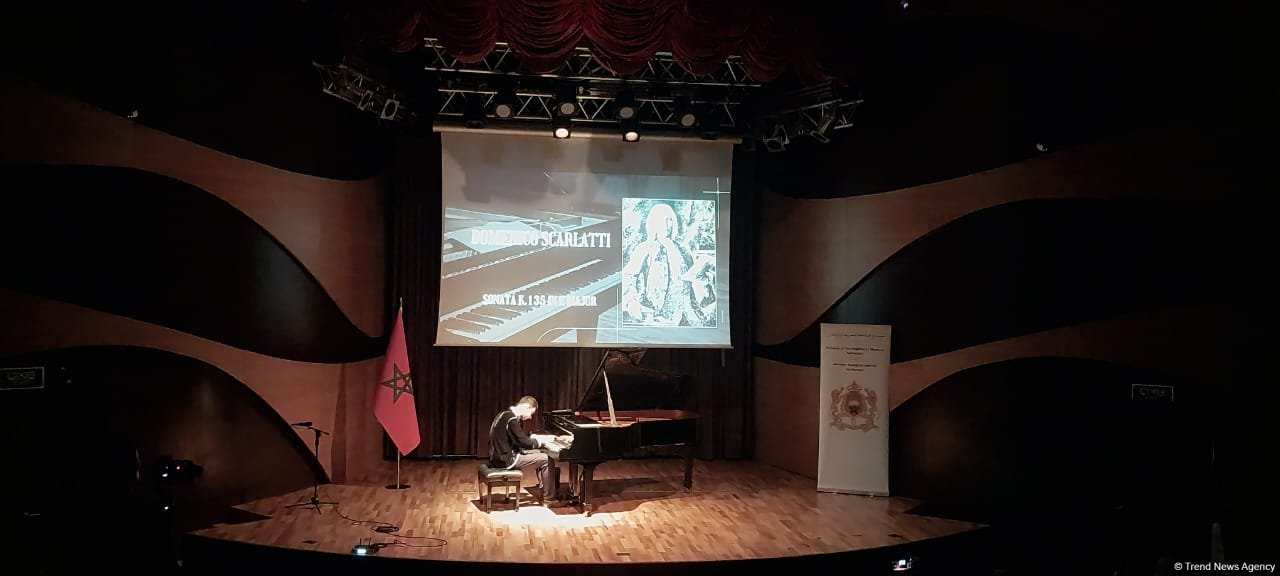 Bakıda Mədəniyyətlərarası Dialoq üzrə Ümumdünya Günü münasibətilə mərakeşli pianoçunun konserti keçirilib (FOTO)