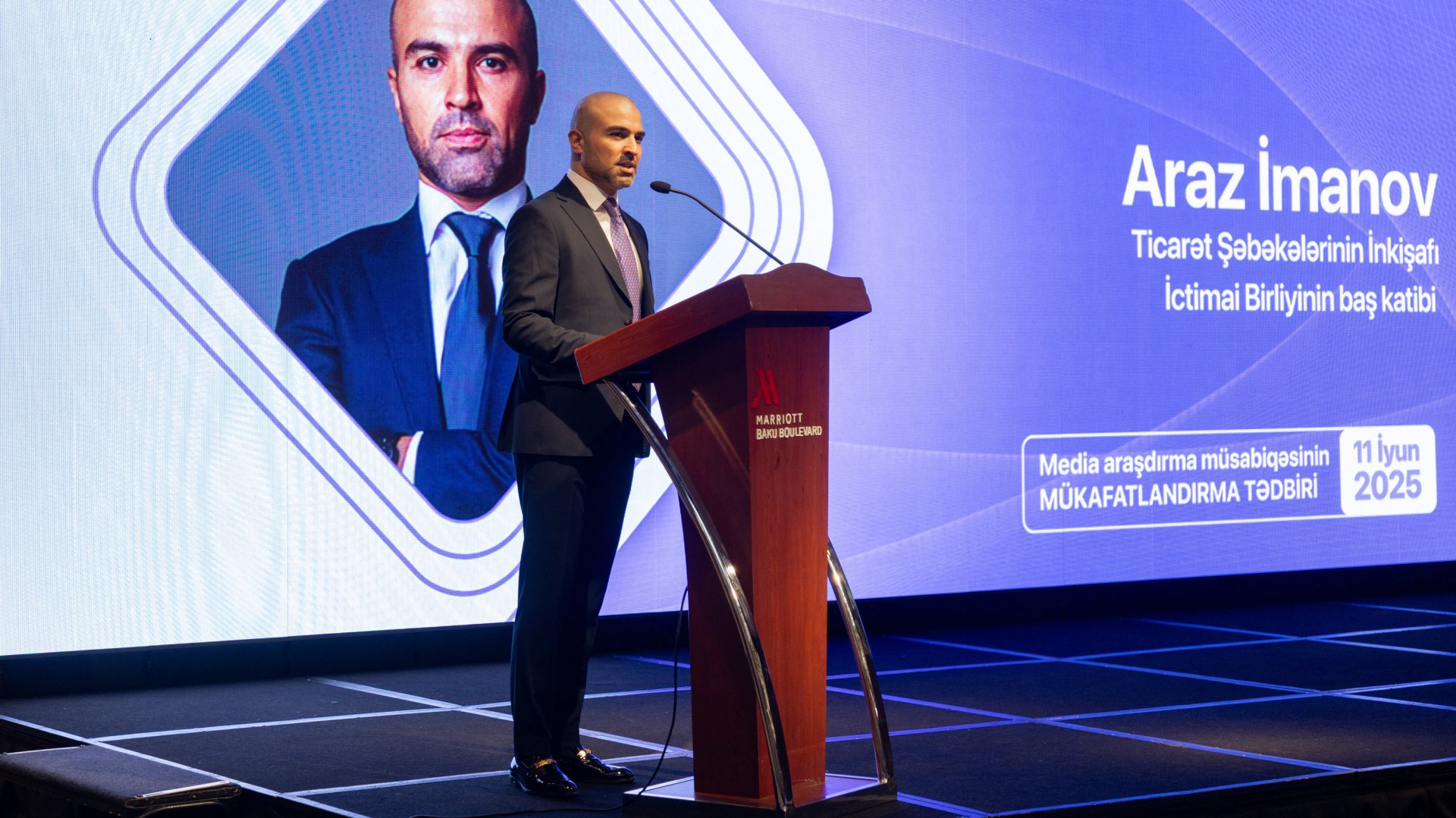 TŞİİB, Mətbuat Şurası və Veysəloğlu Şirkətlər Qrupu müsabiqə iştirakçıları olan jurnalistləri mükafatlandırdı (FOTO)