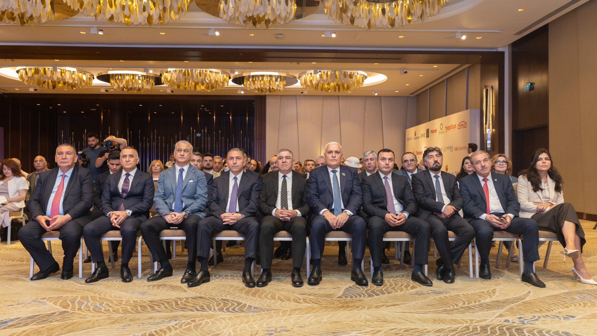 TŞİİB, Mətbuat Şurası və Veysəloğlu Şirkətlər Qrupu müsabiqə iştirakçıları olan jurnalistləri mükafatlandırdı (FOTO)