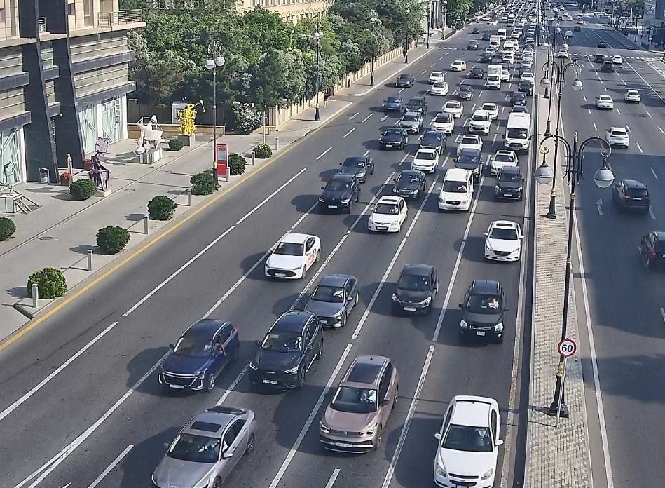 Sürücülərin NƏZƏRİNƏ: Paytaxtın bir sıra yollarında tıxac var - SİYAHI (FOTO)
