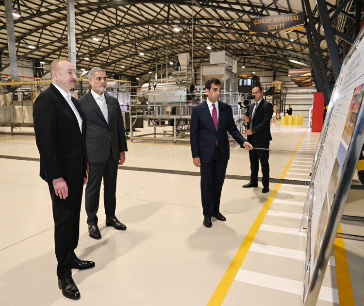 Prezident İlham Əliyev Bakıda müxtəlif növ və çeşiddə qəlyanaltı məhsullarının istehsalı zavodunun açılışında iştirak edib (FOTO)