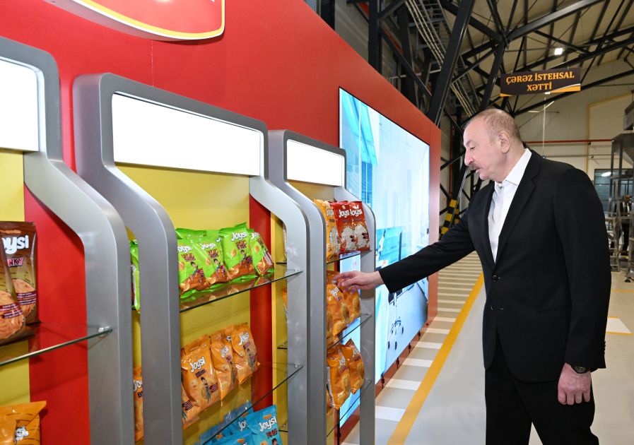 Prezident İlham Əliyev Bakıda müxtəlif növ və çeşiddə qəlyanaltı məhsullarının istehsalı zavodunun açılışında iştirak edib (FOTO)