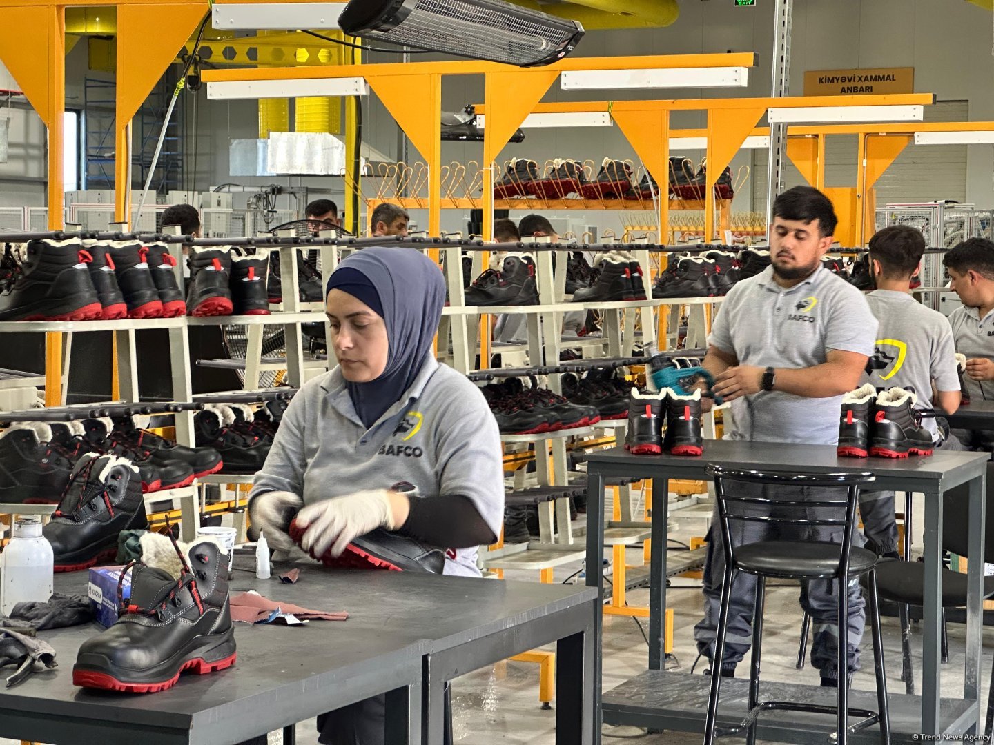 Azərbaycan ilk dəfə Qazaxıstana çəkmə ixracına başlayıb (FOTO)